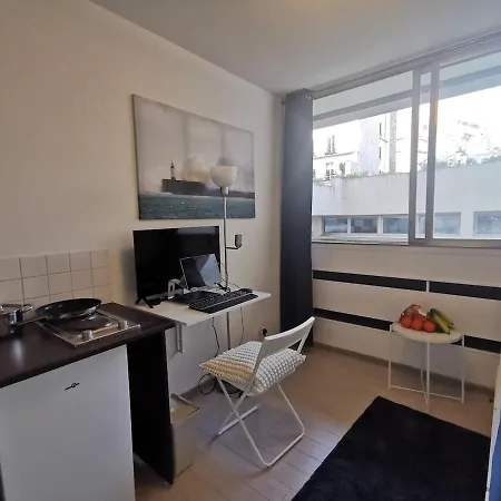 Eiffel Tower, Seine River, Private Apartment, Pont De L'alma, 2 Min Walk Apartamento *